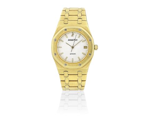 Audemars Piguet. An 18K gold automatic calendar bracelet watchModel: Royal OakReference: 4100Date: Circa 1980Movement: 33-jew