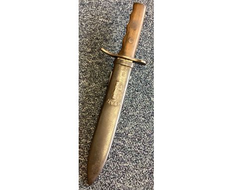 An unusual Italian dagger in scabbard. Est. £20 - £30.