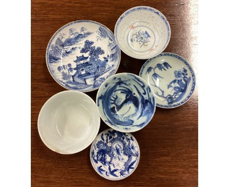 A group of blue and white saucers, dishes etc. Est. £30 - £50.