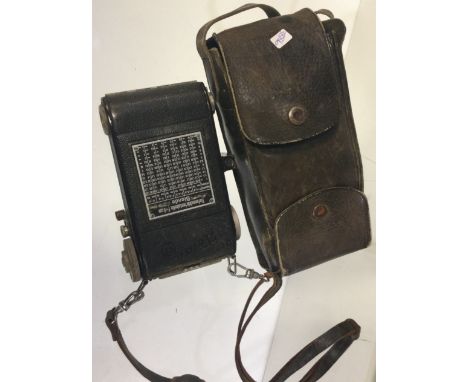 A Balda Jubilette camera with original leather carry case. Est. £20 - £30.