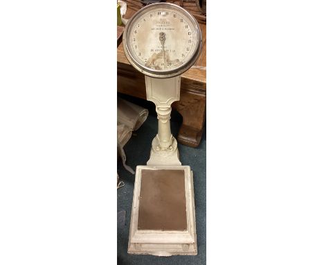 A pair of large vintage bathroom scales. Est. £20 - £30.
