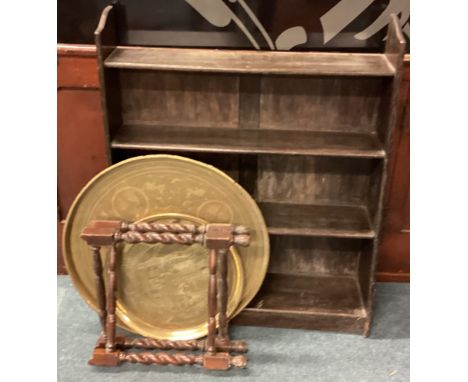 A small oak shelf together with a brass tray. Est. £20 - £30.