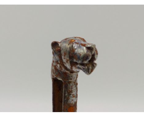 AN INTERESTING INDO-PERSIAN STEEL BELT HOOK WITH LEOPARD HEAD FINIAL AND ENGRAVED DECOARTION. 18TH/ 19TH CENTURY