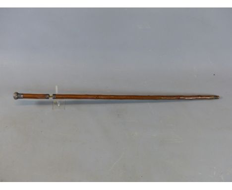 A LATE VICTORIAN SWORD STICK WITH SILVER HALLMARKED MOUNTS (LONDON 1900). NATURAL WOOD HANDLE AND SHAFT, THE BLADE OF CUT STE
