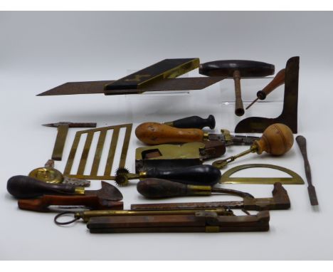 A SMALL COLLECTION OF INTERESTING TOOLS TO INCLUDE A BRASS FRAMED SMALL PLANE, A WOLSLEY SCREWDRIVER, A PIANO TUNING HAMMER (