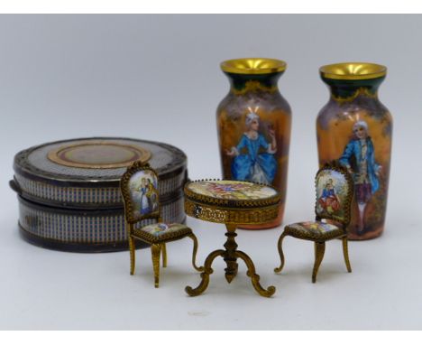 ANTIQUE FRENCH TORTOISE SHELL AND LACQUER SILVER MOUNTED SNUFF BOX TOGETHER WITH FIVE CONTINENTAL MINIATURE ENAMELLED PIECES 