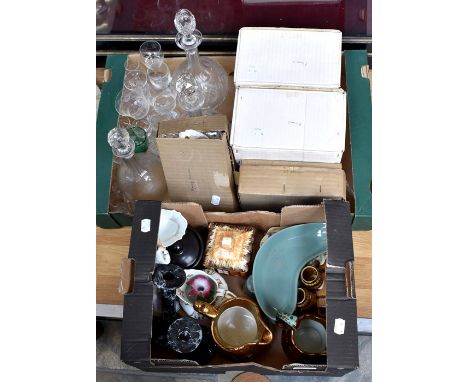  A mixed lot of 20th century British ceramics. Included are: Three Wade miniatures, two copper-decorated jugs, a porcelain fi