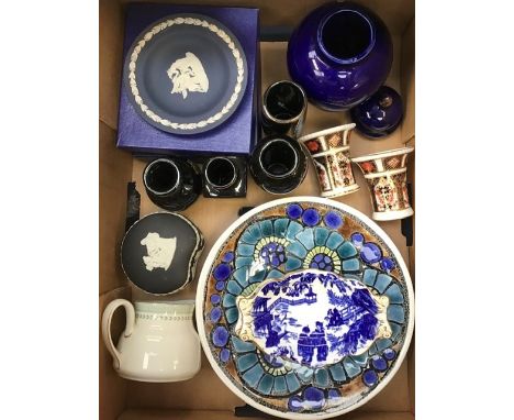 A collection of assorted ceramics including a pair of Royal Crown Derby 1128 pattern miniature vases, Wedgwood Jasper Ware, R