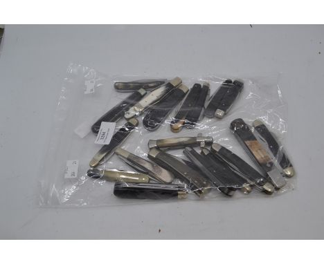Twenty various vintage horn-handled folding pocket knives. (20)