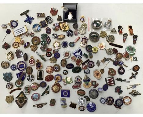 A collection of badges to include enamel versions, golly etc club badges (1 bag)