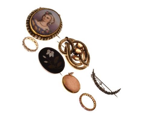 Group of assorted jewellery to include; yellow metal circular locket stamped 9/375, 9ct gold full eternity ring, oval pietra 