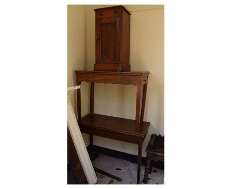 Victorian mahogany bedside cupboard having a moulded top over single drawer and panelled door enclosing shelf on plinth base,