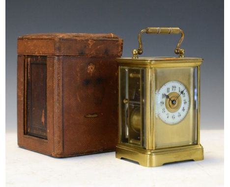 Early 20th Century French brass cased carriage clock, the off-white chapter ring having Arabic numerals and set within a sati