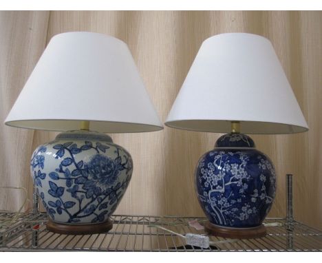 Chinese-style blue and white vase table lamp, on circular wooden base with cream shade and another Chinese blue and white gin