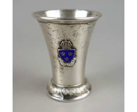 Schnapsbecher zum 25jährigen Regierungsjubiläum Oskar II., Schweden, Silber, um 1887, Wandung mit bekröntem Wappen und Emaill