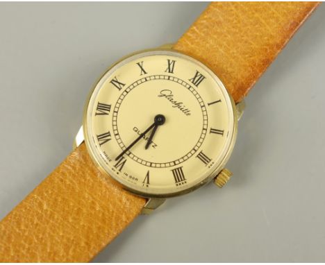 vergoldete Damenarmbanduhr mit römischen Ziffern, GUB Glashütte, Anfang 1990er Jahre, vergoldetes Gehäuse, D.26mm, beiges Zif
