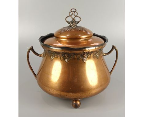 Bowle, WMF, Württembergische Metallwarenfabrik, 1925-1930, Kupfer,  Marke: laufender Strauß in Raute; dreifüßiger Kugelstand,