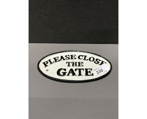 CAST IRON PLEASE CLOSE THE GATE SIGN