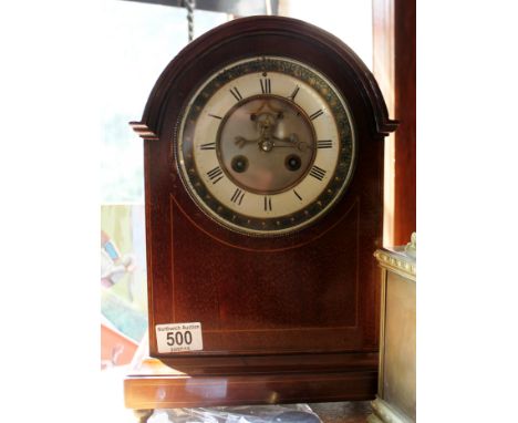 Edwardian French clock with visible escapement and satinwood stringing, brows relief detail to bevel, in mahogany veneer case