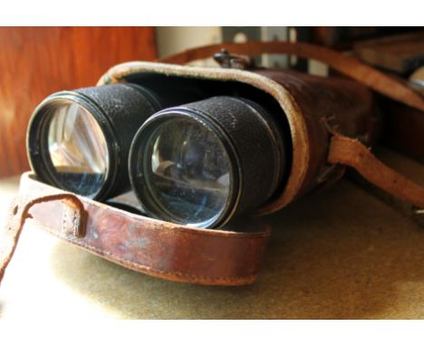 Colmont, Paris vintage cased pair of binoculars