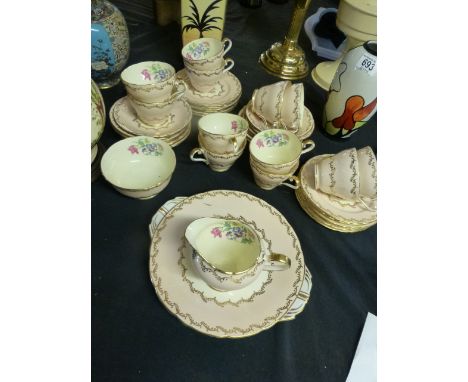 Aynsley pink and floral vintage teaset (42 pieces)