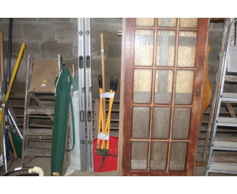 A small quantity of tools to include plastic shovel and two garden shears 
