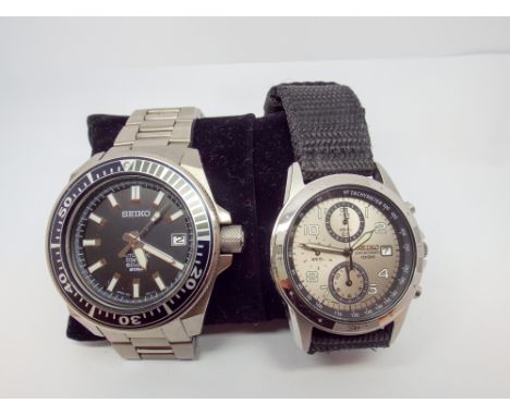 Gents Seiko analogue chronograph and a Seiko titanium divers watch with automatic movement, both in original boxes with paper