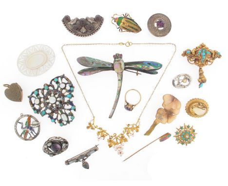 Assorted jewellery and costume jewellery, including an Arts and Crafts white metal brooch mounted with an amethyst cabochon a