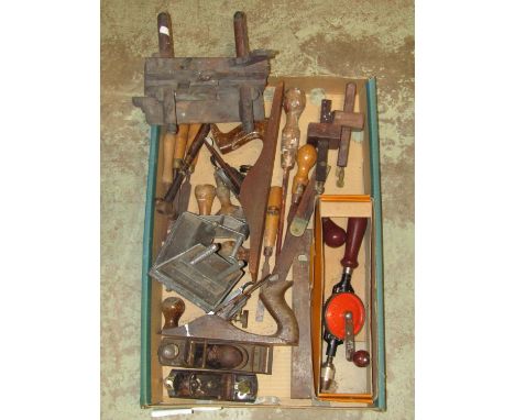 Collection of vintage woodworking hand tools to include a selection of various planes, marples chisels, gauges, etc 