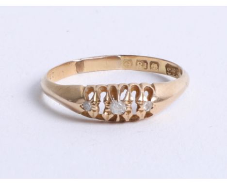 An 18ct three stone diamond set ring, size R.