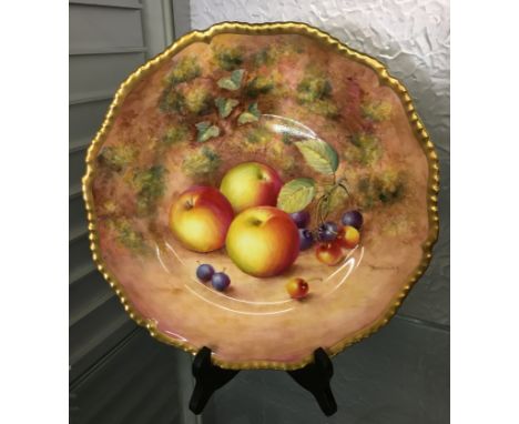 ROYAL WORCESTER PAINTED FRUIT PATTERNED PLATE WITH GILDED BORDER PAINTED BY FREEMAN 27CM DIA