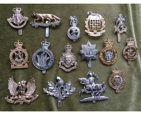 VINTAGE ENAMEL TIN OF ANODIZED ALUMINIUM YEOMANRY REGIMENTAL BADGES