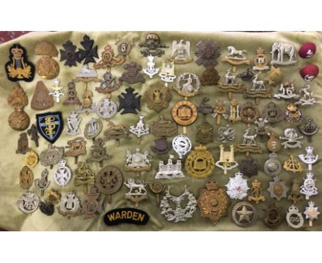 CIGAR BOX OF MISCELLANEOUS REGULAR ARMY REGIMENTAL BADGES AND INSIGNIA