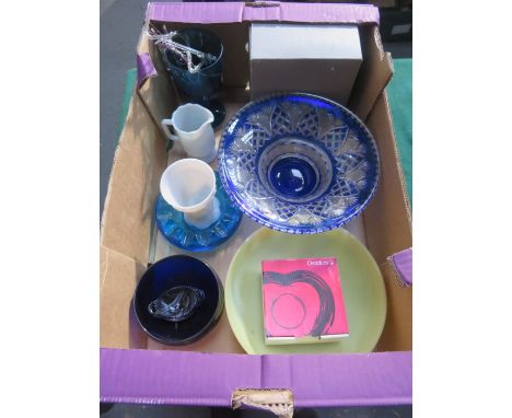 MIXED LOT OF COLOURED GLASS PLUS TWO PIECES OF BOXED ORREFORS 