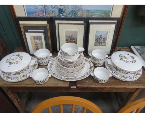 PARCEL OF MIDWINTER EVESHAM DINNERWARE 