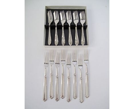 A collection of silver plated dessert forks, comprising 8 Elkington Chippendale pattern, 6 Sheffield Art Deco pattern.  (14)