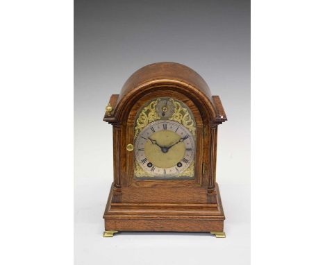 German oak mantel clock by Winterhalder &amp; Hoffmeier, 4.5-inch silvered chapter ring with Roman hours and Arabic minutes f