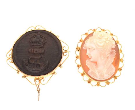 Royal Navy pressed horn button in unmarked yellow metal mount, and 9ct gold shell cameo brooch (2)