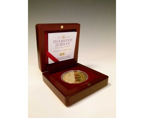 Elizabeth II Diamond Jubilee Guernsey 22ct gold limited edition £5 coin, 55/60, cased with certificate