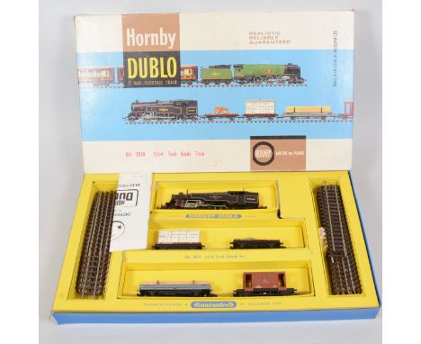 Hornby Dublo OO gauge model railways set, 2019 2-6-4 tank goods train, with BR 80033 locomotive, four rolling stock and track