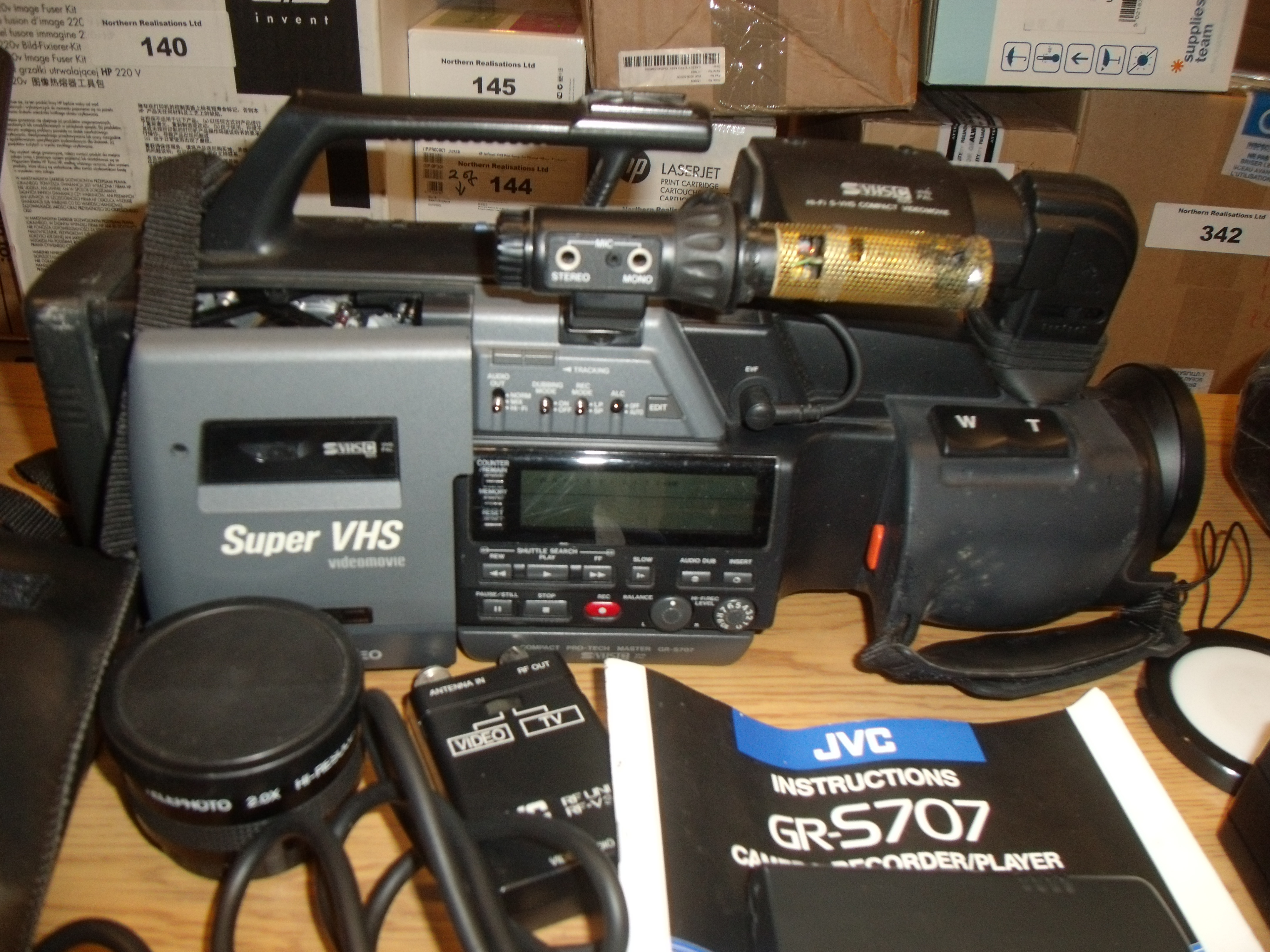 JVC GRS707 SUPER VHS CAMERA/RECORDER/PLAYER. IN FITTED CARRY CASE WITH INSTRUCTIONS, SPARE BATTE