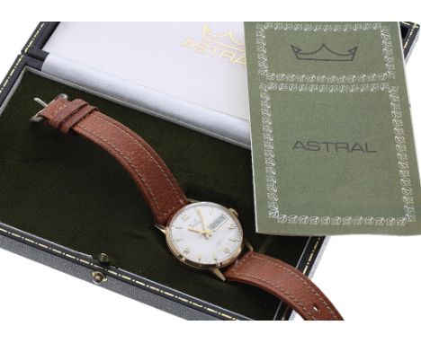 Smiths Astral 9ct day/date automatic gentleman's wristwatch, London 1977, case ref. 2214/1, circular silvered dial with gilt 
