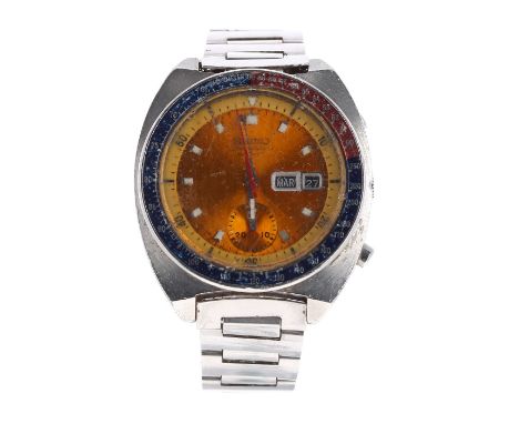 Seiko 'Pogue' chronograph automatic stainless steel gentleman's bracelet watch, ref. 6139-6002, circular yellow dial with bat