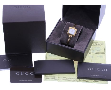 Gucci gold plated lady's bangle watch, ref. 1900L, quartz, 20mm - ** with box and Warranty card purchased in 2004 - Condition