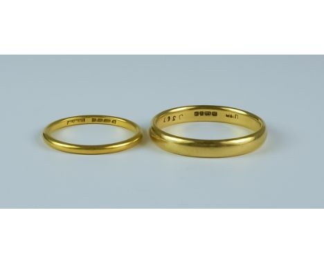 An 18ct Gold Wedding Band, size S, weight 3.9g and another 22ct, size K+, weight 1.8g