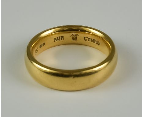 A 9ct Welsh Gold Wedding Band, Modern, size K+, gross weight 5.7g