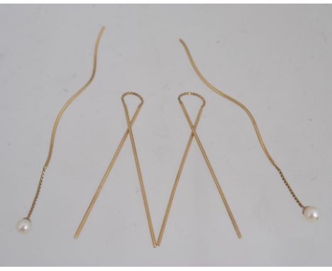 Two pairs of vintage 375 9ct gold chain drop earrings one pair with pearl finial marked 375. Measures 12cms and 8cms.