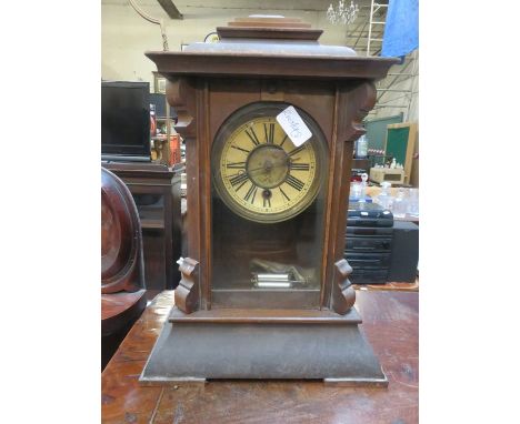 AMERICAN STYLE MANTLE CLOCK 