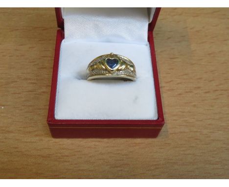 9ct GOLD HEART FORM DRESS RING 