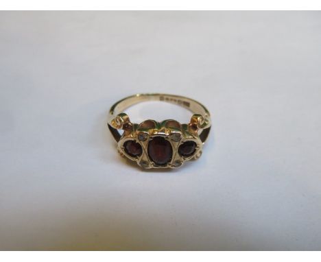 9ct GOLD DRESS RING SET WITH THREE RUBY COLOURED STONES 